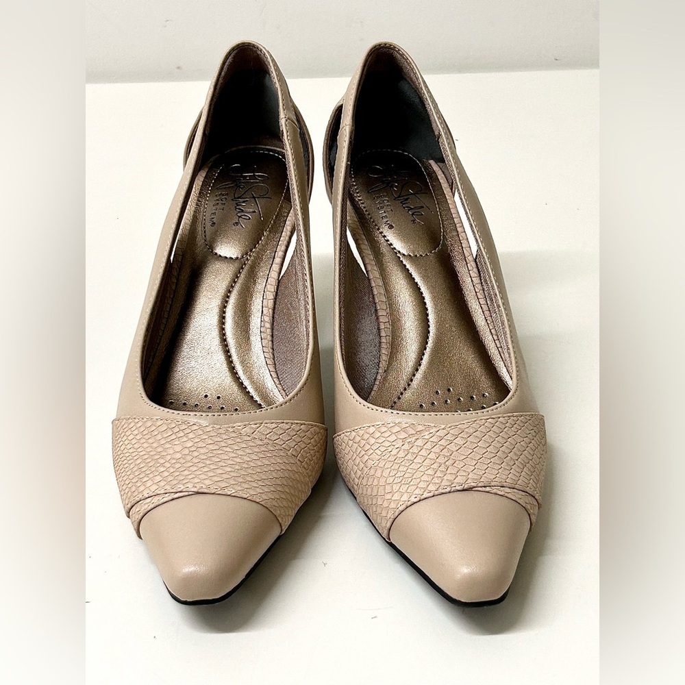 Women’s 7.5 M Lifestride Kathy Beige Vegan Faux Leather Heeled Pumps Shoes